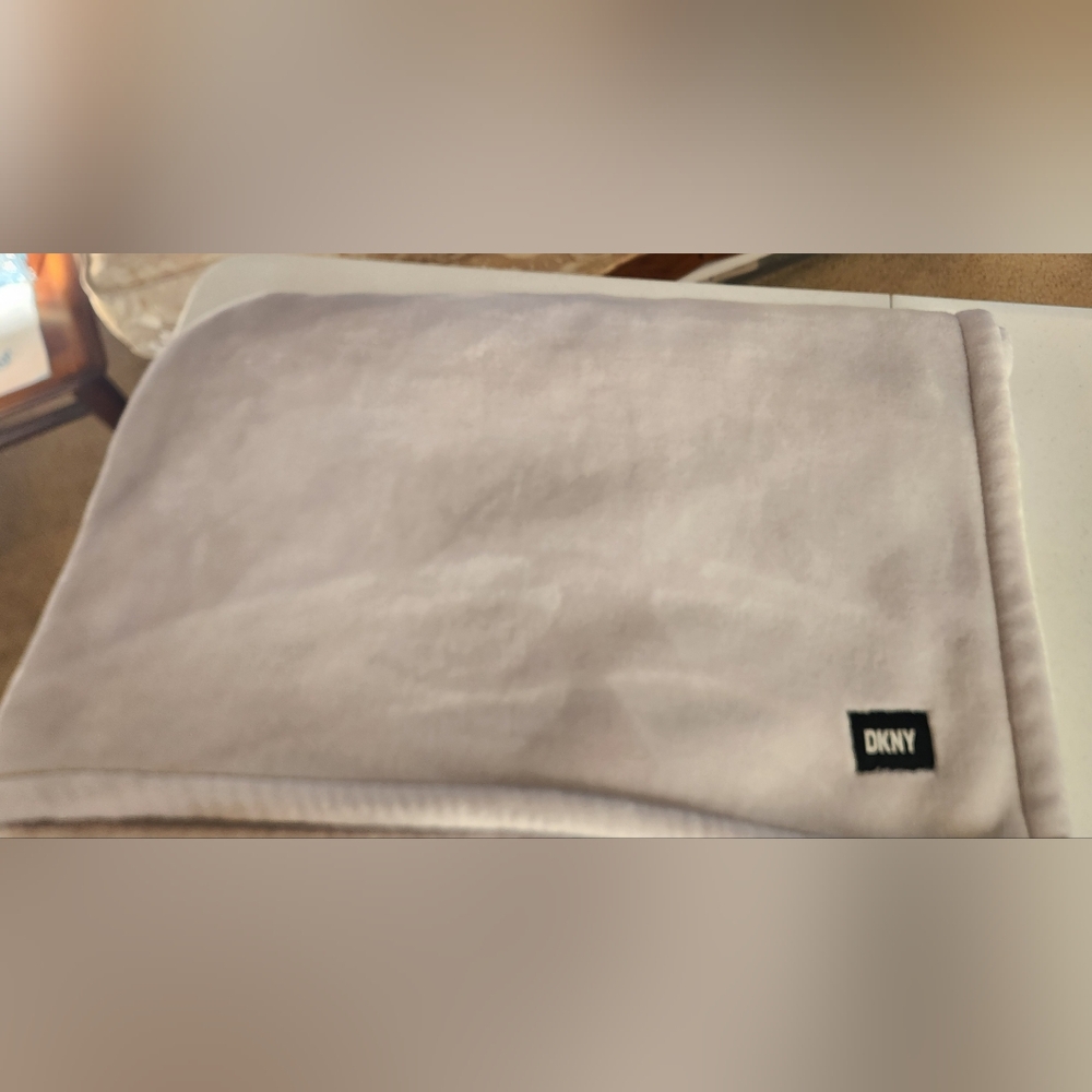 50x70 DKNY blanket